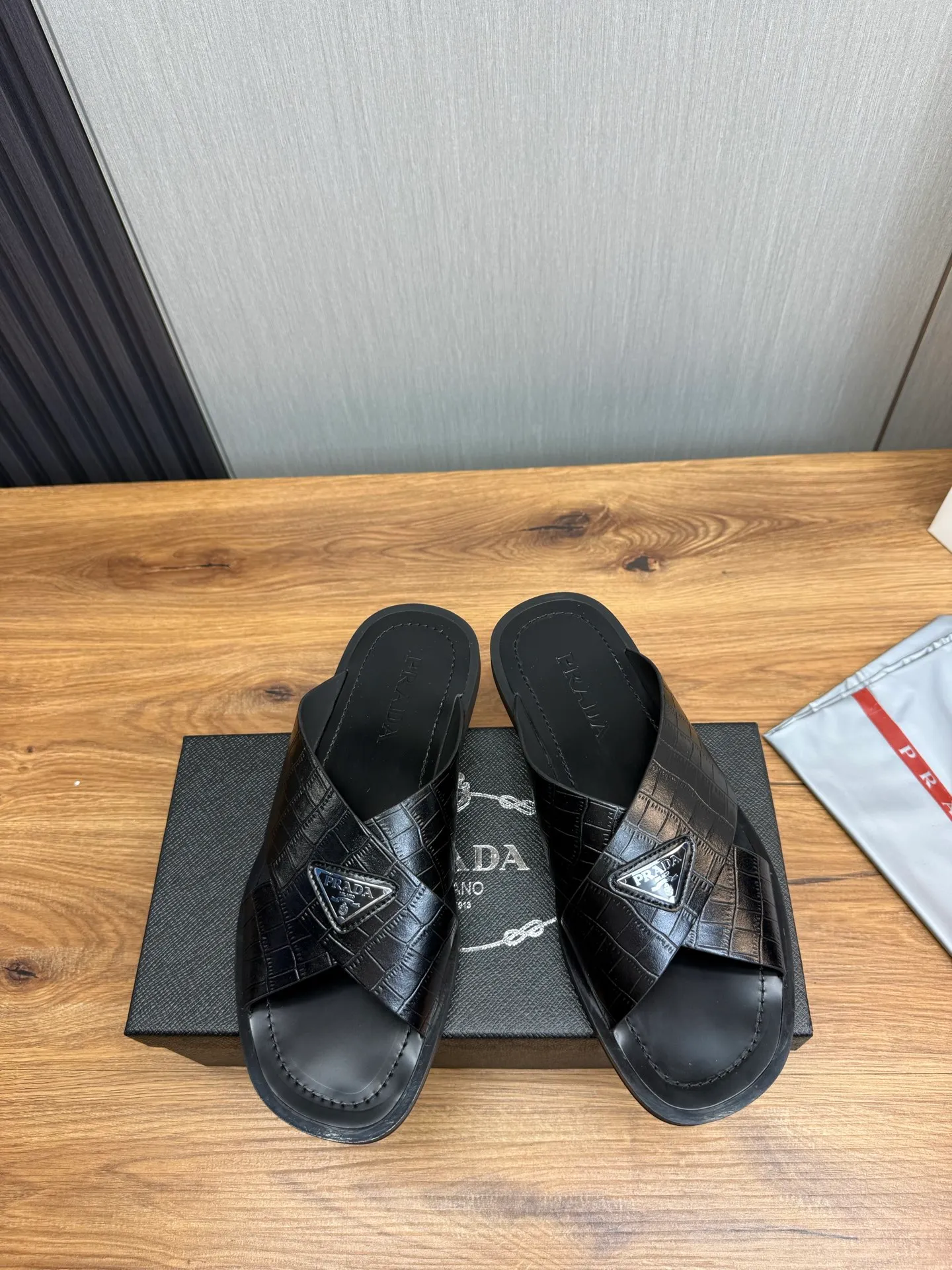 Factory price 340💰 ＰＲＡＤＡPrada - popular men's slippers hot sale 🔥 🩴Official website one to one production 38-45 sizes 45 46 🉑️Customized!